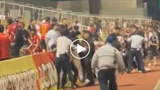 浦和レッズ サポーター 暴徒化 ピッチ乱入 暴動 瞬間! 【サッカー 天皇杯】 (名古屋グランパス 浦和サポ 喧嘩 乱闘!) 2023年8月2日