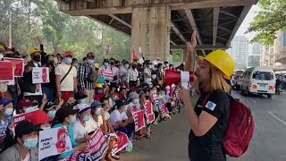 মিয়ানমারে গণতন্ত্র ফেরাতে এবার গণবিক্ষোভে সংস্কৃতিকর্মী ও ক্ষুদ্র-নৃগোষ্ঠীরা