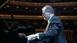 Garrick Ohlsson \u0026 Warsaw Philharmonic Orchestra - Piano Concerto No 1 in E minor Op 11 allegro 2010