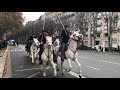 paris 250 chevaux défilent sous la tour eiffel