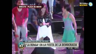 Visión 7: La Presidenta saludó a la multitud que celebra la democracia en Plaza de Mayo
