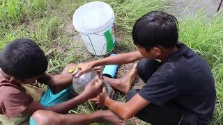 Creative Ideas Fish Trap 2017 - Amazing Smart Boys Using Plastic With PVC To Make A Fish Trap Work