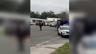Video shows scene of shooting that left 2 officers injured, suspect dead in Gainesville