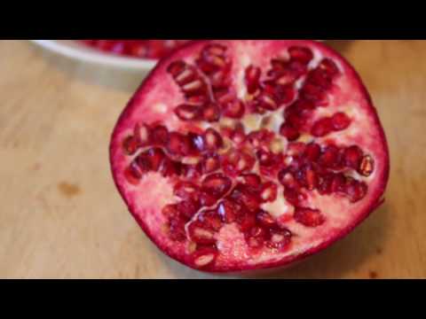 Secret Pomegranate Seeding Trick! How to Seed a Pomegranate with NO mess! Secret Pomegranate Seeding Trick! How to Seed a Pomegranate with NO mess!