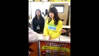 石田亜佑美 フードコーナー