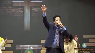 Singer Etsubdink Markos worshiping live at ECWCI