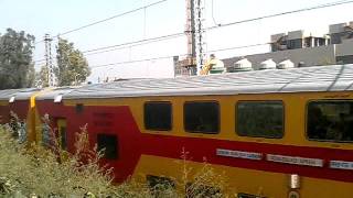 12584 Anand Vihar - Lucknow Jn. Double Decker Express