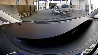 駐車場でパニックになった車が周り車にぶつけまくる最悪の事態に