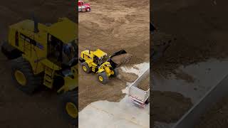 $2500 RC hydraulic Loader Wa470 hauling dirt at the Cabin Fever construction site