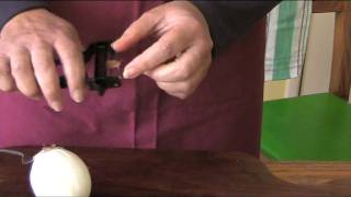 Peeling and Slicing an Onion using the Dinki-di Peeler