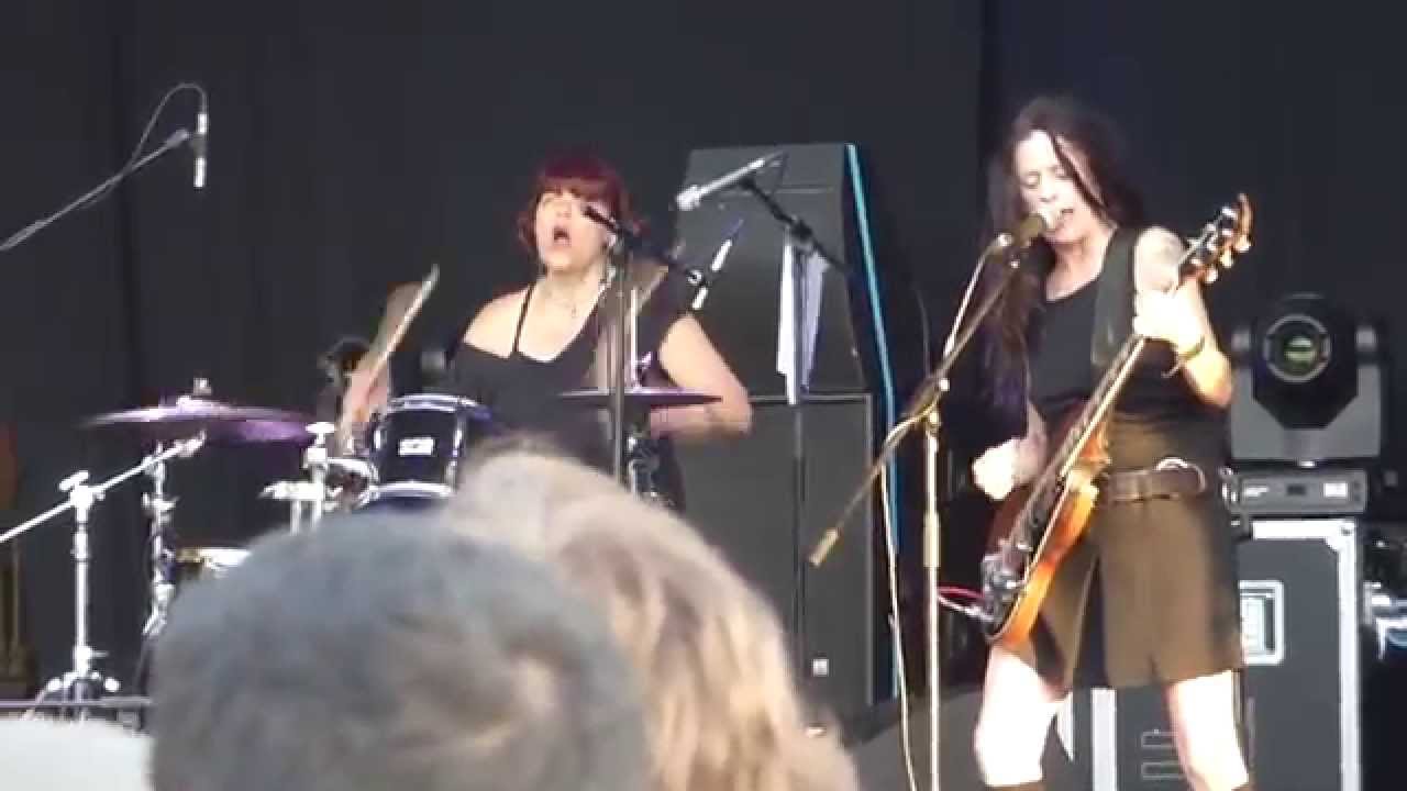 Babes In Toyland - Bruise Violet (NOS Primavera Sound 2015) - YouTube