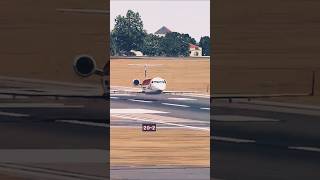 Pilotos olvidan bajar tren de aterrizaje - Jet belly landing #shorts #aviation #