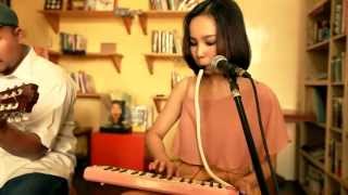 Apsy Suryodibroto \u0026 Dwi Kartika Y. (Nada Fiksi) - Moon river (cover)