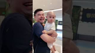 As soon as he found out that his father had swapped him, this baby cried desperately!😂