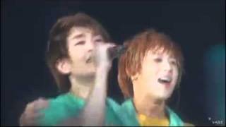 110101 Taemin teases Onew for his crying @ SHINeeWord 1st Concert In Seoul