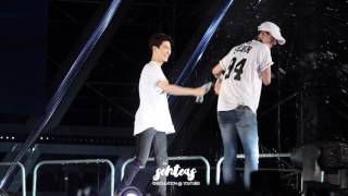 170318 EXO'RDIUM MALAYSIA – SUHO 수호 splashing water on SEHUN 세훈