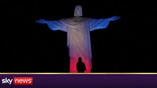 The world pays tribute to the Queen