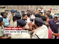 lok sabha poll jalpaiguri জলপাইগুড়িতে বাঁধার মুখে বিজেপি বিধায়ক পুলিশের সাথে ধস্তাধস্তি iebangla