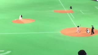 2016/6/01 ファイターズ対ヤクルト戦 始球式 貞子対伽椰子