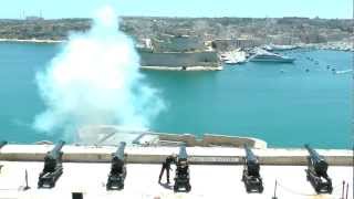 Malta Noon Day Gun (Cannon) Firing in Valletta