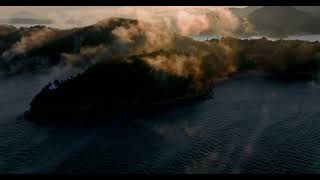 広島県三原市、小佐木島を流れる海霧　Sea fog flowing over Kosagijima, Mihara City, Hiroshima Prefecture