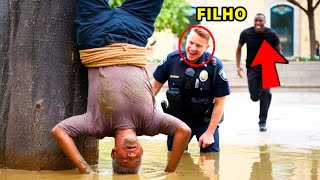 POLICIAL JOGA IDOSO NEGRO NA LAMA, MAS NUNCA IMAGINOU O QUE O FILHO FARIA EM SEGUIDA!...