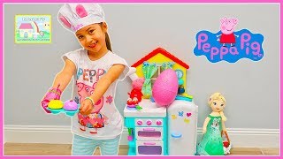 Hailey and Elsa Pretend Play with Peppa Pig Food Kitchen Toys Set!