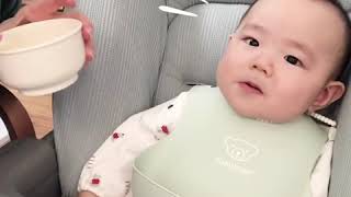 【離乳食】好物を食べて幸せそうな赤ちゃん【生後7ヶ月】