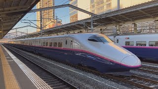 高崎駅の通過線に停車するE2系（とき327号）