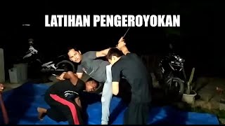 Tips dalam Pengeroyokan ( tangan kosong dan bersenjata). Versi Silat Lintau dasar 16.