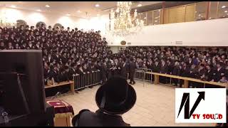 Viznitz London Rebbe Dances At Hachnosas Sefer Torah - Adar I 5782