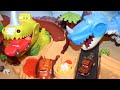 Mattel Disney Cars on the Road Dino Playground Playset - Cave Lightning McQueen, Spinocrankshaftorex