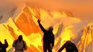 总要来看一次日照金山吧 日照金山 贡嘎雪山 川西美景 旅行大玩家