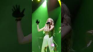 Tiffany Young - Lips On Lips - Live In Toronto