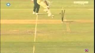 1st test india vs pakistan misbah funny run out.flv