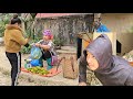 Picking Star Fruit To Sell At The Market The Girl Unexpectedly Met A Stranger At The Market