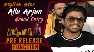 Stylish Star Allu Arjun Grand Entry @ Taxiwaala Pre Release Event | Vijay Deverakonda