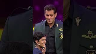 Salman Khan को देख Fan हुई खुश | Dus Ka Dum