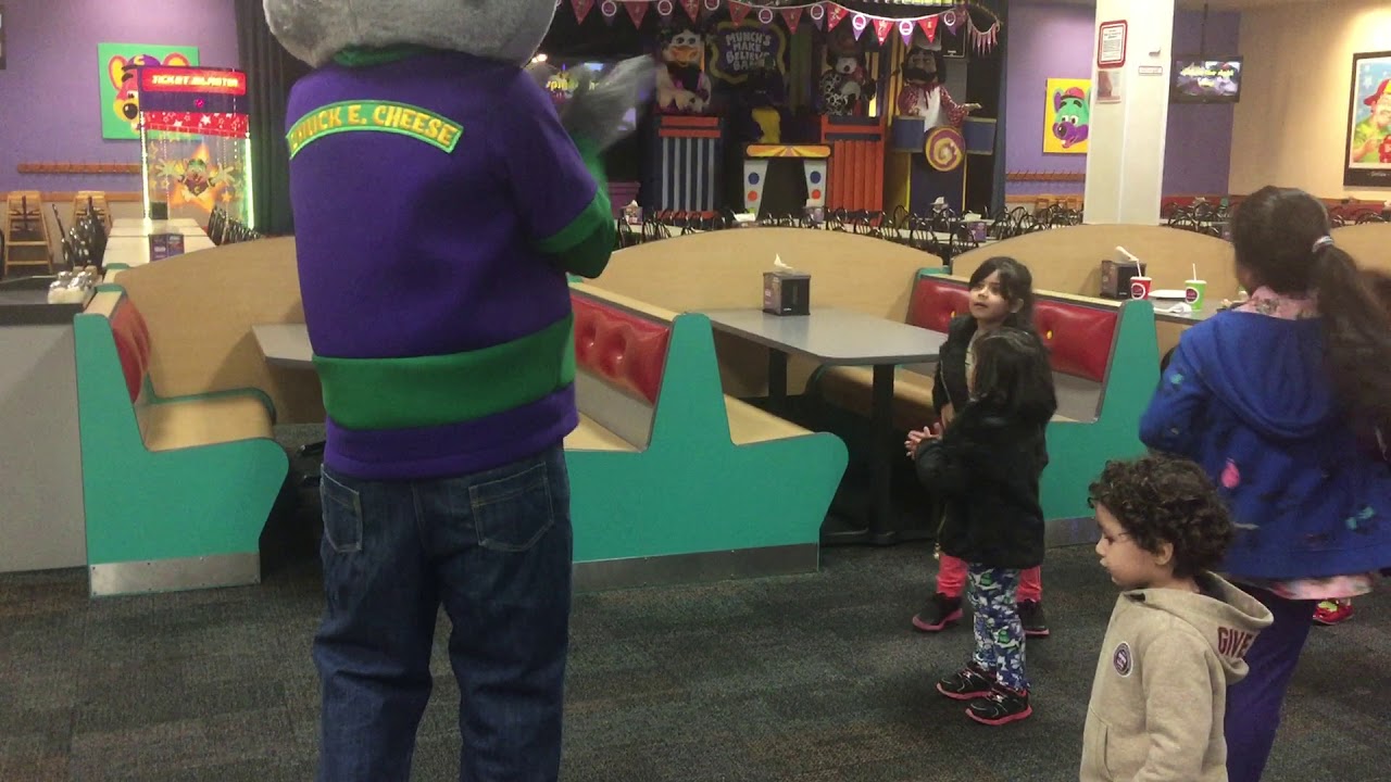 Chuck E Cheese Dance Youtube