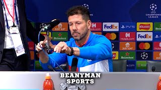 Diego Simeone removes MUTV microphone to the anger of Man Utd cameraman 😂