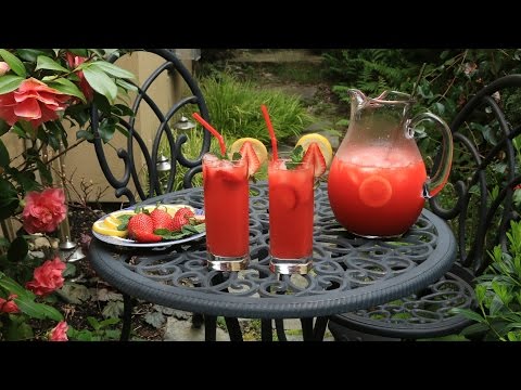 How to make strawberry lemonade {in the blender} How to make strawberry lemonade {in the blender}
