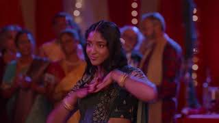 Devi y Kamala bailan “Saami Saami” | Yo nunca | Netflix