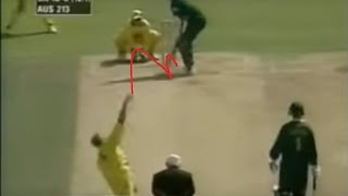 Shane Warne's Funny Two Bounce Delivery and Gets a Wicket