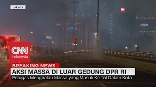 Massa Memenuhi Jalan Tol Dalam Kota, Sejumlah Mobil Terjebak