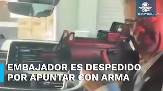 Despiden a embajador del Reino Unido en México por apuntar con rifle a empleado