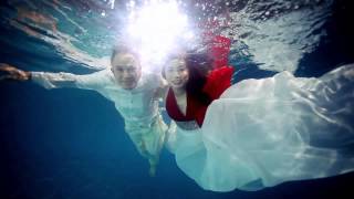 Elegant underwater wedding