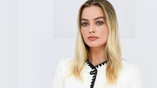 Margot Robbie with Laura Bailey after the Spring-Summer 2021 Ready-to-Wear Show — CHANEL