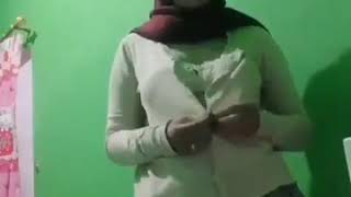 Mxtube.org :: pascol merapatbigo live jilbab sengaja buka baju Mp4 ...