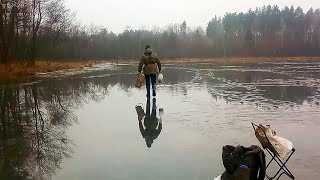 На Волині лід тримає.Ставлю жерлиці і ловлю плотву.