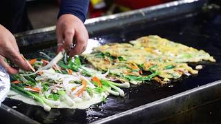해물파전 / Haemul Pajeon / Seafood and Green Onion Pancake / Korean Street Food